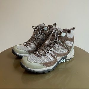 Merrell Tuskora WATERPROOF Brown and Tan Mid Hiking Trail Boots Womens Size 6.5